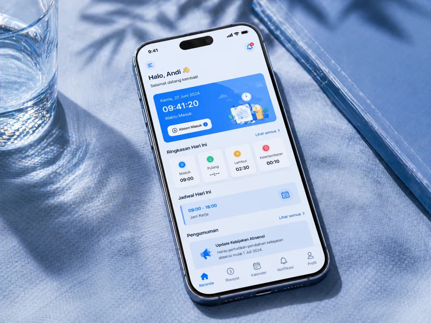 Tampilan aplikasi mobile absensi KlikHadeer