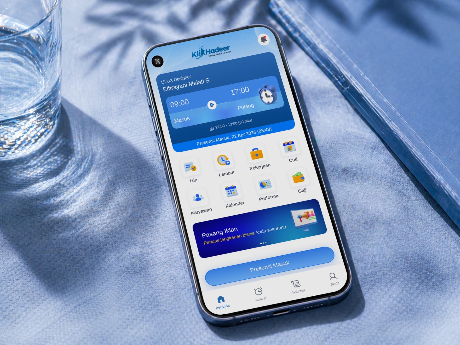 Tampilan aplikasi mobile absensi KlikHadeer